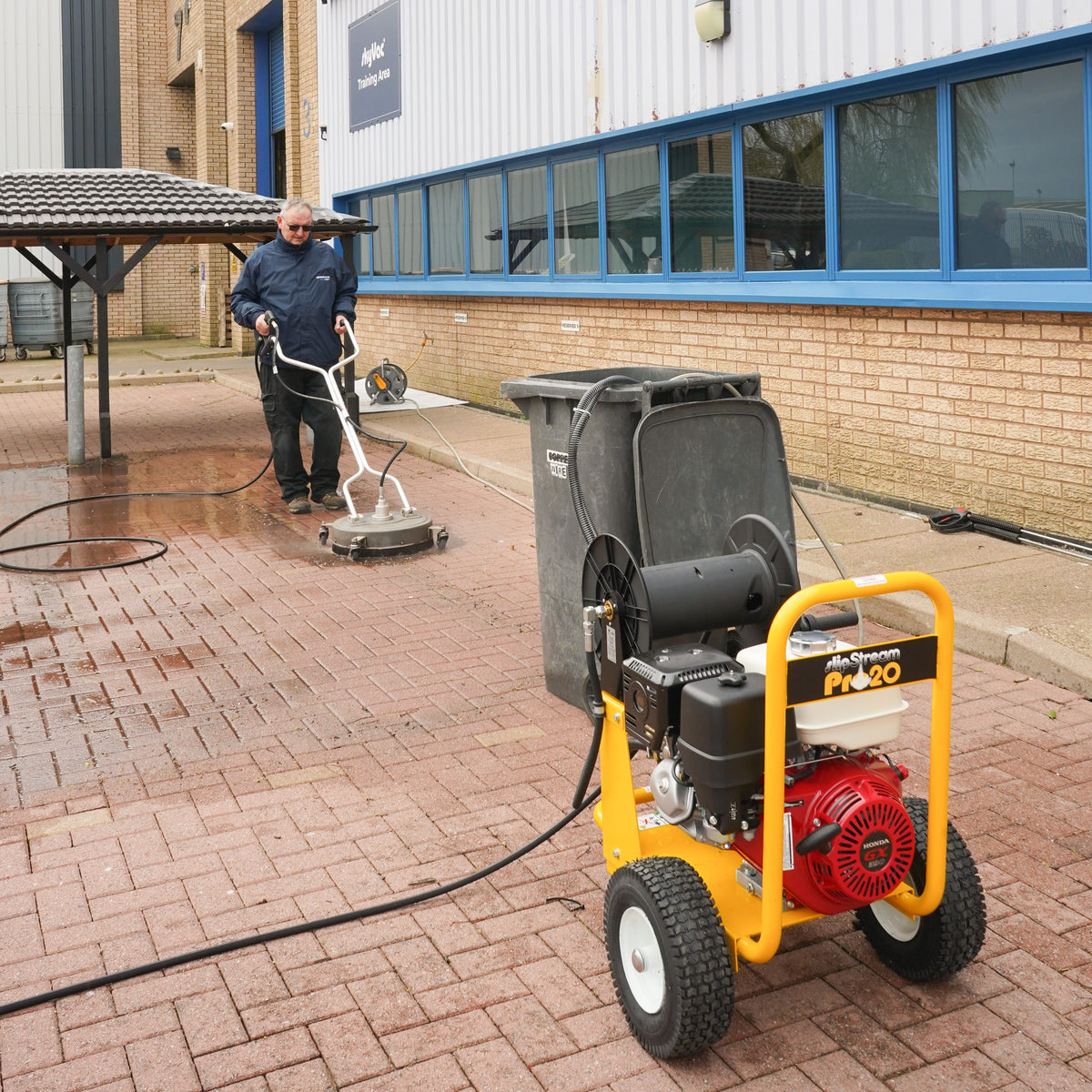 Honda slipStream Pro 20 Pressure Washer With 20" Surface Cleaner